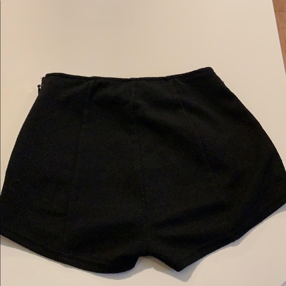 Super cute Cooperative shorts. Size 0 - Picture 3 of 4